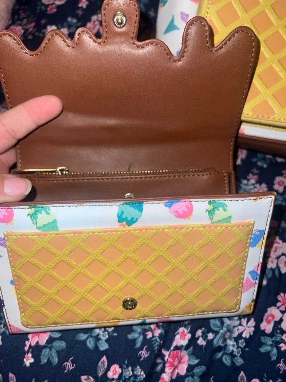 Disney/loungefly ice cream cone + wallet mini backpack set - Picture 6 of 9